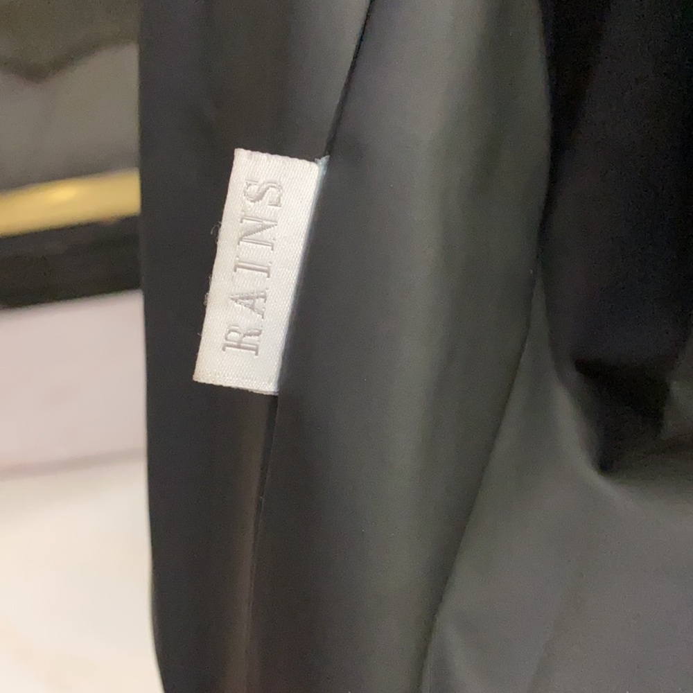 Women Rains Coat - Picture 5 of 10